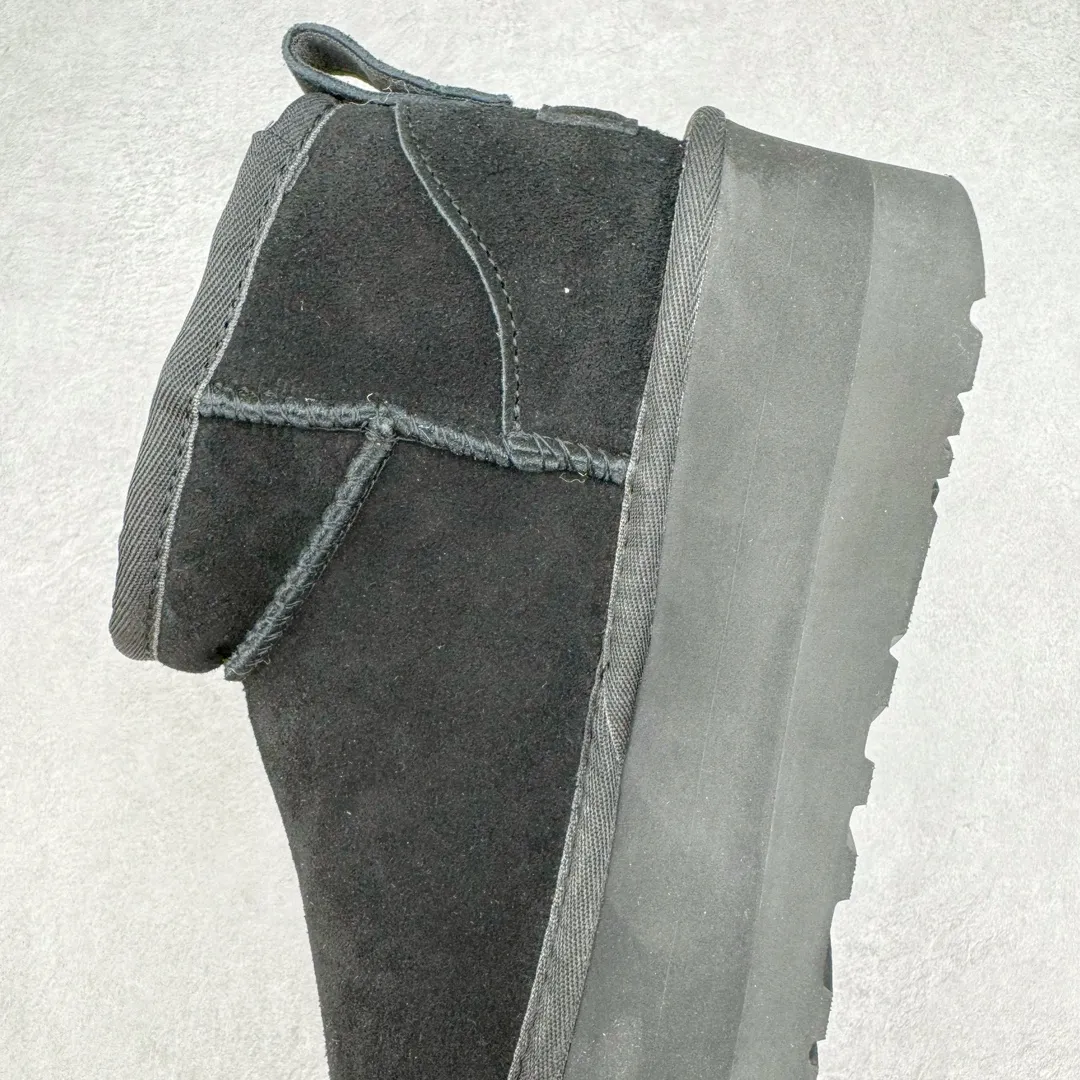 Pick up locally💰520 UGG 5092 Zhou Dongyu Mini thick-soled autumn and winter sheep fur integrated snow boots. All shoes are made from the same factory as ZP. Longfeng A-grade Australian imported sheep fur integrated women's boots. Brand OEM production line. Fully follow the ZP process. OEM original pattern maker. Adhering to the principle of no original shoes and no development selection. Pay attention to every detail. The most authentic version on the market. TREADLITE "Light Wing" technology outsole. Lightweight/durable/flexible/pile size: 35 36 37 38 39 40 41 42 Coding: by2936090